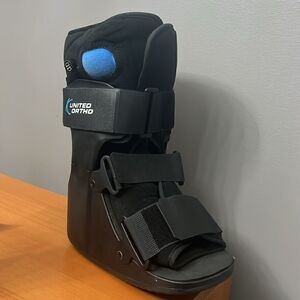 United Ortho Short Air Cam Walker Fracture Boot xsmall